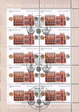 Colnect-5020-941-Rathaus-Stralsund.jpg